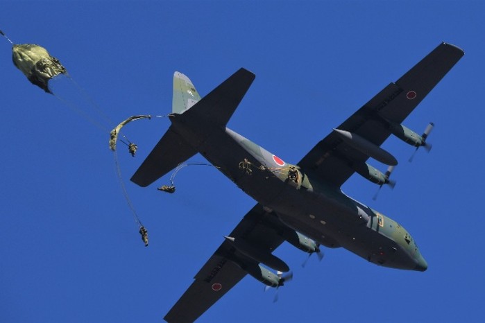 jgsdf_1stAbnB's tweet image. 【令和８年降下訓練始め⑭】
第１空挺団は、本日、令和８年降下訓練始めを予定どおり実施します。
皆様のご来場を心からお待ちしております。
YouTube: youtube.com/channel/UCVJ-z…
ニコニコ動画：live.nicovideo.jp/watch/lv349491…
#陸上自衛隊 #AirBorne