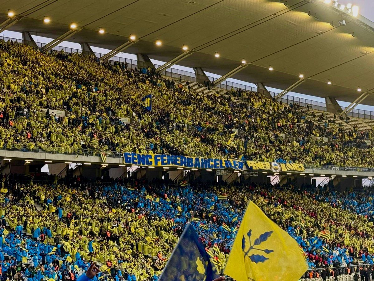 AsaletFener's tweet photo. İSTANBUL SARI LACİVERTTİR 💙💛 https://t.co/2w2D1dAaQd