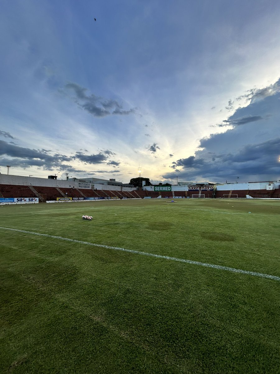 ectaubate's tweet image. No palco da estreia!