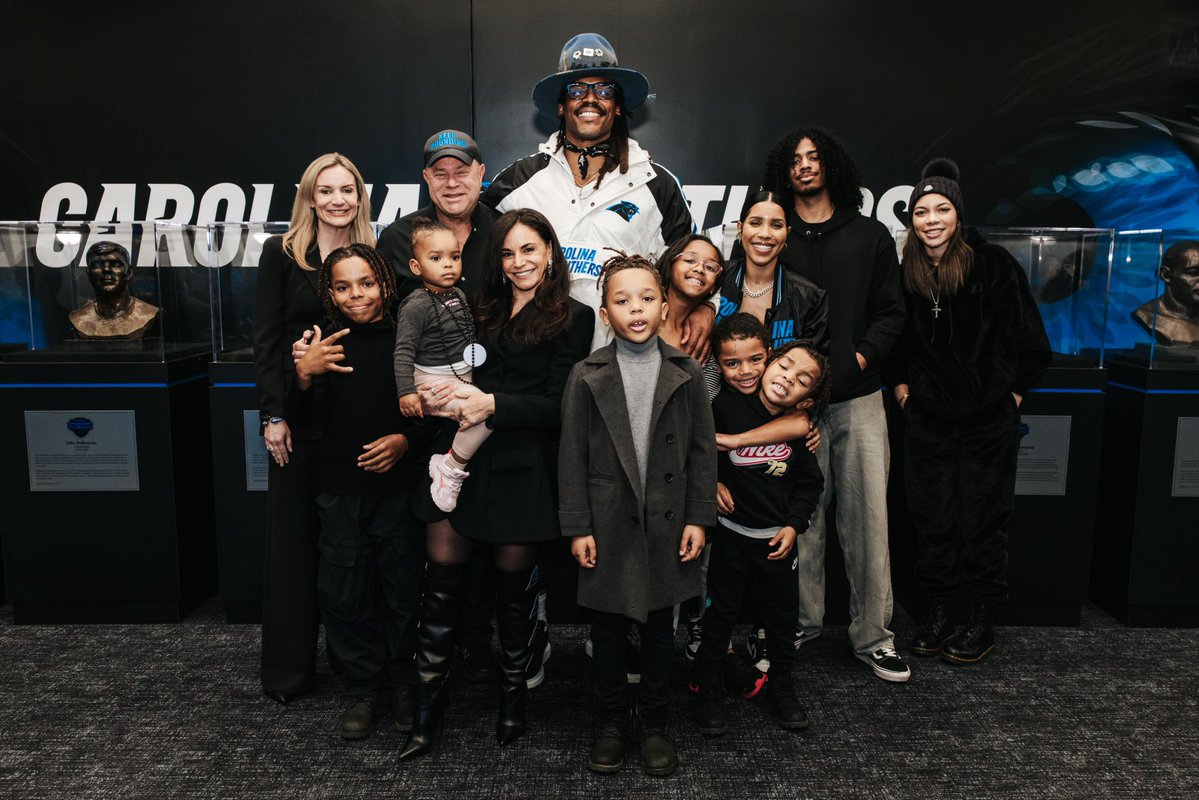 josephperson's tweet image. Cam Newton and his family with David and Nicole Tepper and Kristi Coleman.

Via Panthers.