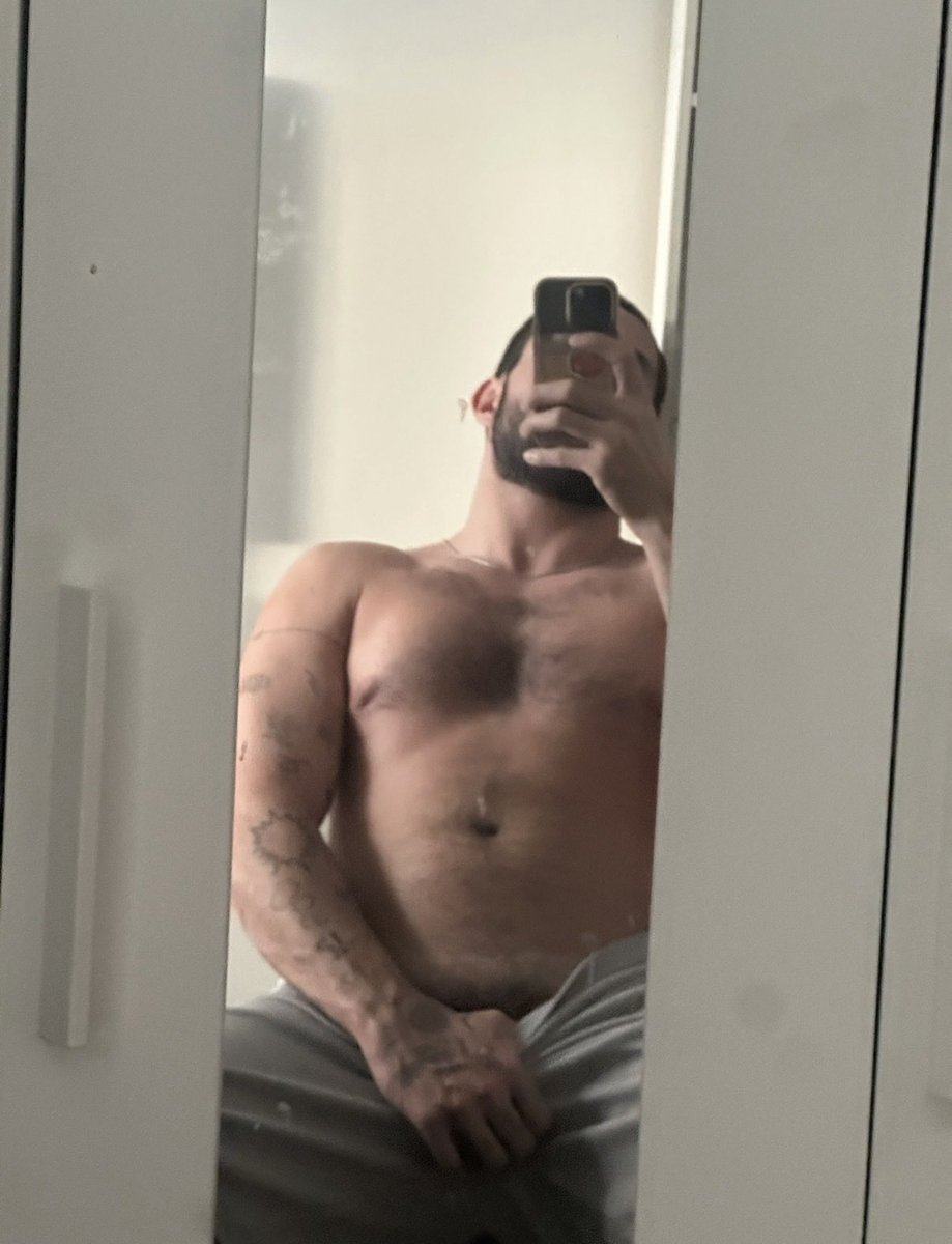 Emi Larawd tweet media