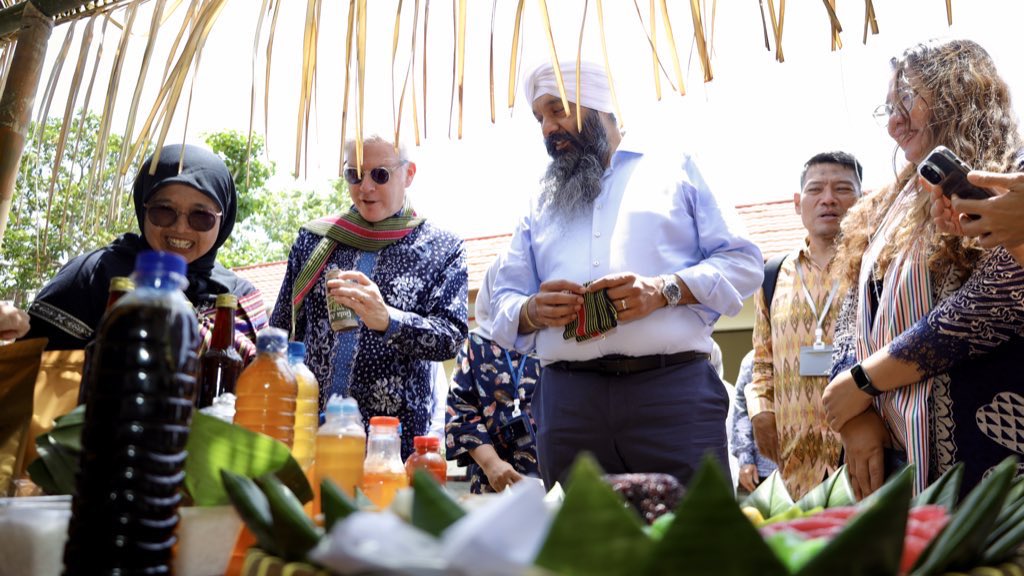 randeepssarai's tweet image. When women lead, communities grow resilient and economies thrive. I met inspiring women leaders from PEKKA and @Soliper_SP — grassroots change makers who, with Canadian assistance and aid, are able to create sustainable livelihoods while advancing gender equality.