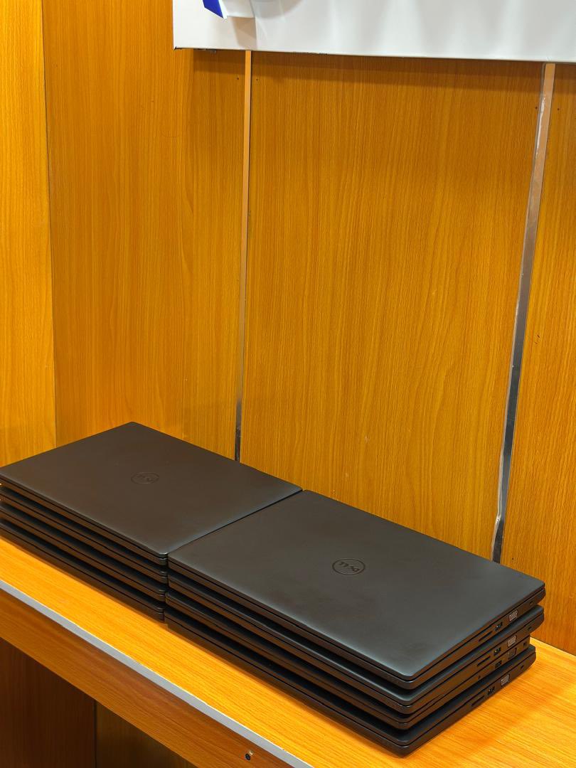 ComputergeekLtd's tweet photo. DELL LATITUDE 3560
15INCHES
INTEL CELERON processor 
320GB HDD
4GB RAM
Windows 10 pro 
Original charger 

N150,000 only https://t.co/xHeCieKWE5