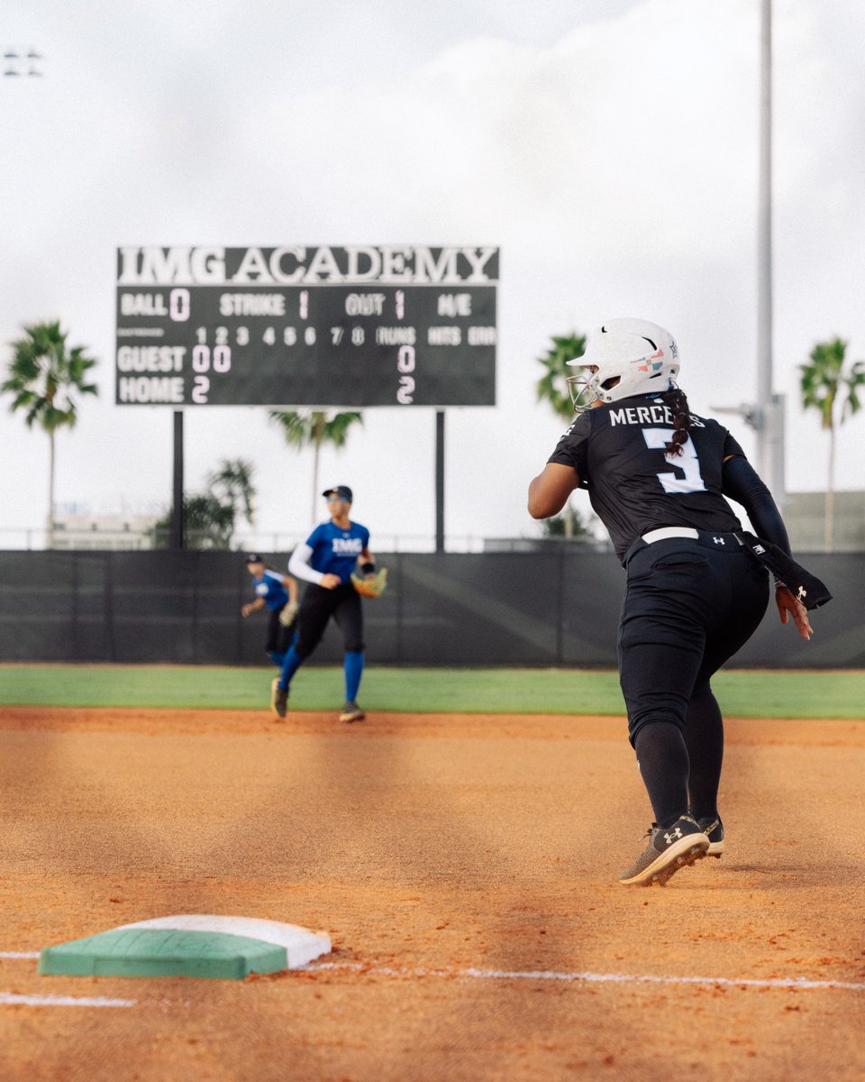 IMG Academy Softball tweet media