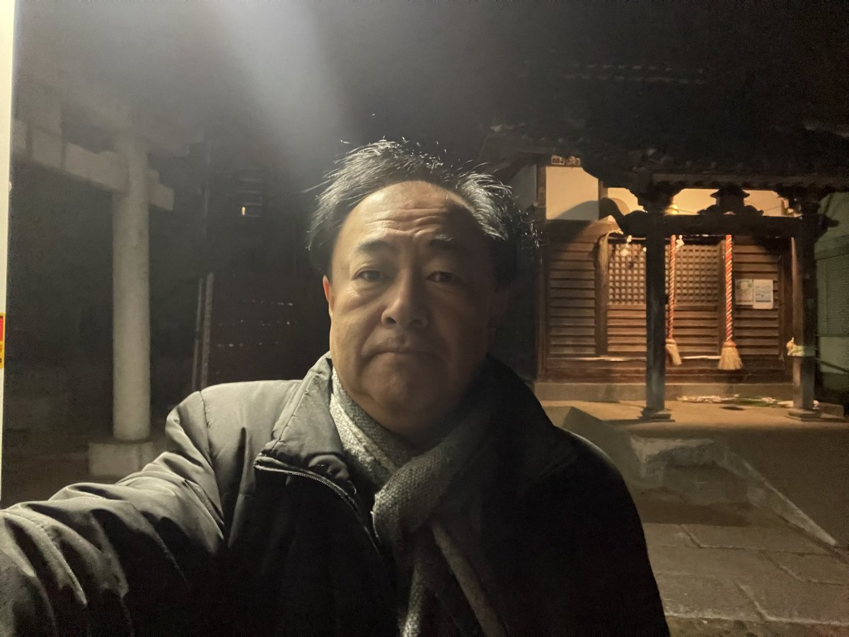 朝5時の葛飾鎌倉八幡神社の境内です。鏡開きのお餅をお汁粉にして