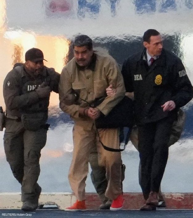 AlertaMundoNews's tweet image. 🇺🇸🇻🇪 | Estados Unidos usó un "arma misteriosa" durante el operativo para capturar a Nicolás Maduro, dejando a soldados venezolanos sangrando y vomitando, informa NY Post.

«Todos empezamos a sangrar por la nariz. Algunos estaban vomitando sangre. Caímos al suelo, incapaces de…