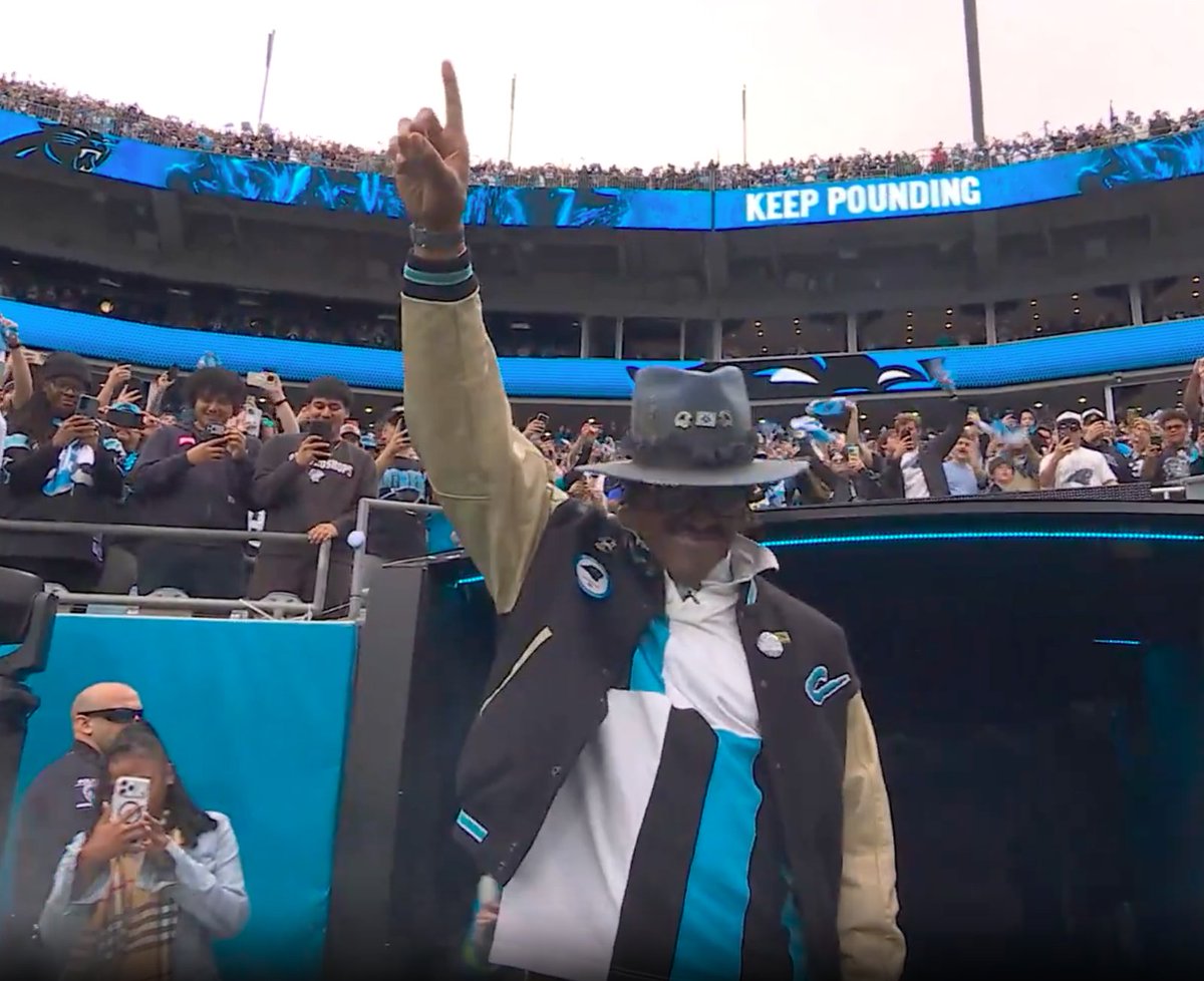 br_betting's tweet image. Me at the crib with $11.46 on Panthers +10