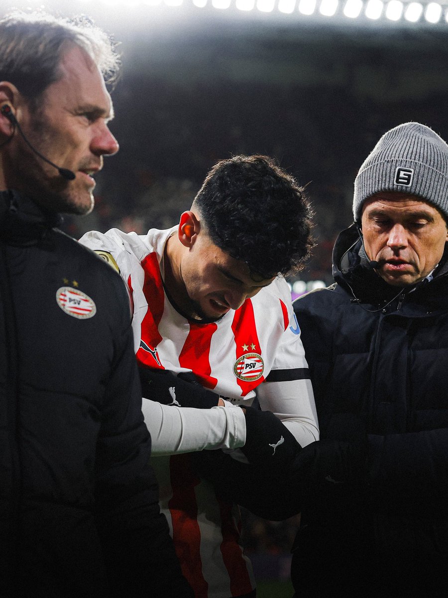 PSV's tweet image. Ricardo Pepi heeft een onderarmbreuk opgelopen. ℹ️

De 23-jarige aanvaller wordt morgen geopereerd. Naar verwachting staat Pepi zo’n twee maanden aan de kant.