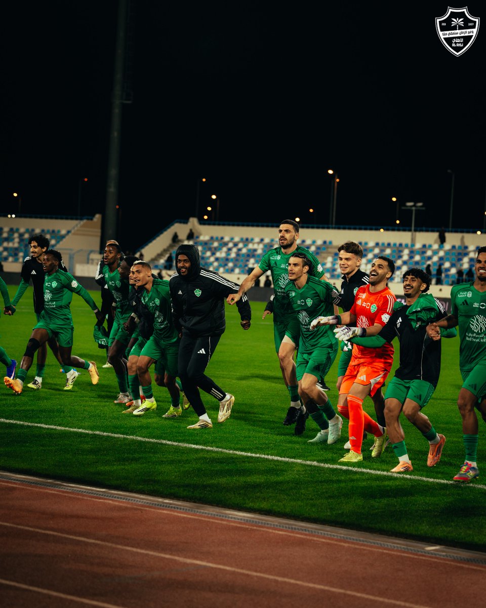 ALAHLI_FC's tweet image. شكرًَا لكل جماهيرنا .. نشوفكم الأربعاء 💚🫶

🎟 احجز تذكرتك الآن: 
 webook.com/en/events/rsl-… 
 
#الأهلي_التعاون #دوري_روشن_السعودي