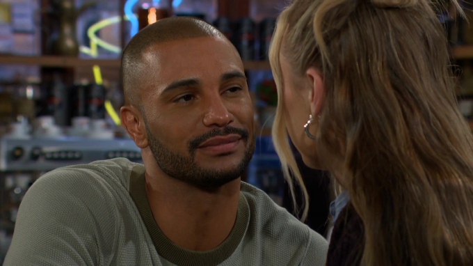 holdenandclaire's tweet image. Holden &amp;amp; Claire first kiss of 2026
Episode: 1/09/2026
#YR #COlden