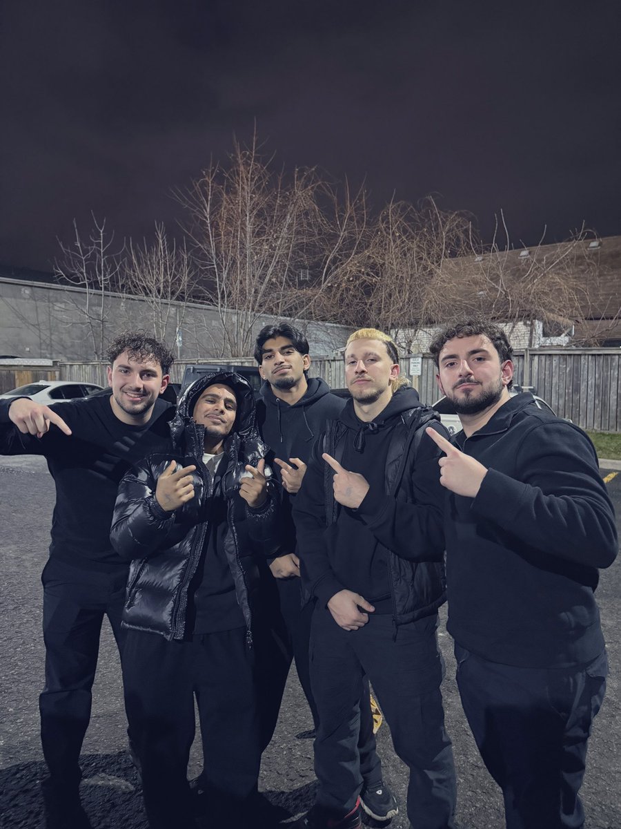 d_papadopoulos4's tweet photo. My MFT takes over Buffalo 🩸
@TamaTonga01 @RealJeffCobb @Talla_Tonga https://t.co/8q1m6ItX3H