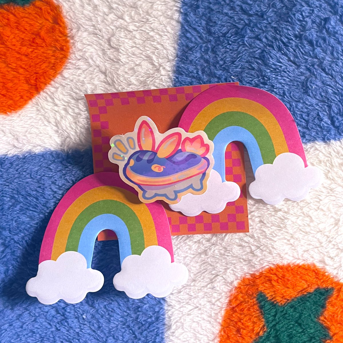 carrot_andlemon's tweet image. 🌈sticker cluuuub! ive been stagnating at around 30 members for a while, id really love some more &amp;gt;:3 
every month youll get a 2" holographic/glitter sticker mailed to you ^__^ please consider joining as i need some help! 
♻️+❤️ = THANK U I LOVE U