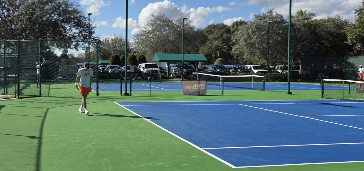 Strackman_APUSH's tweet image. I bleed Orange &amp;amp; Blue #Illini; and when I heard the @IlliniMTennis team was in Boca Raton, of course I'm there to cheer them on. Met Coach @dancerbrad...super nice guy!