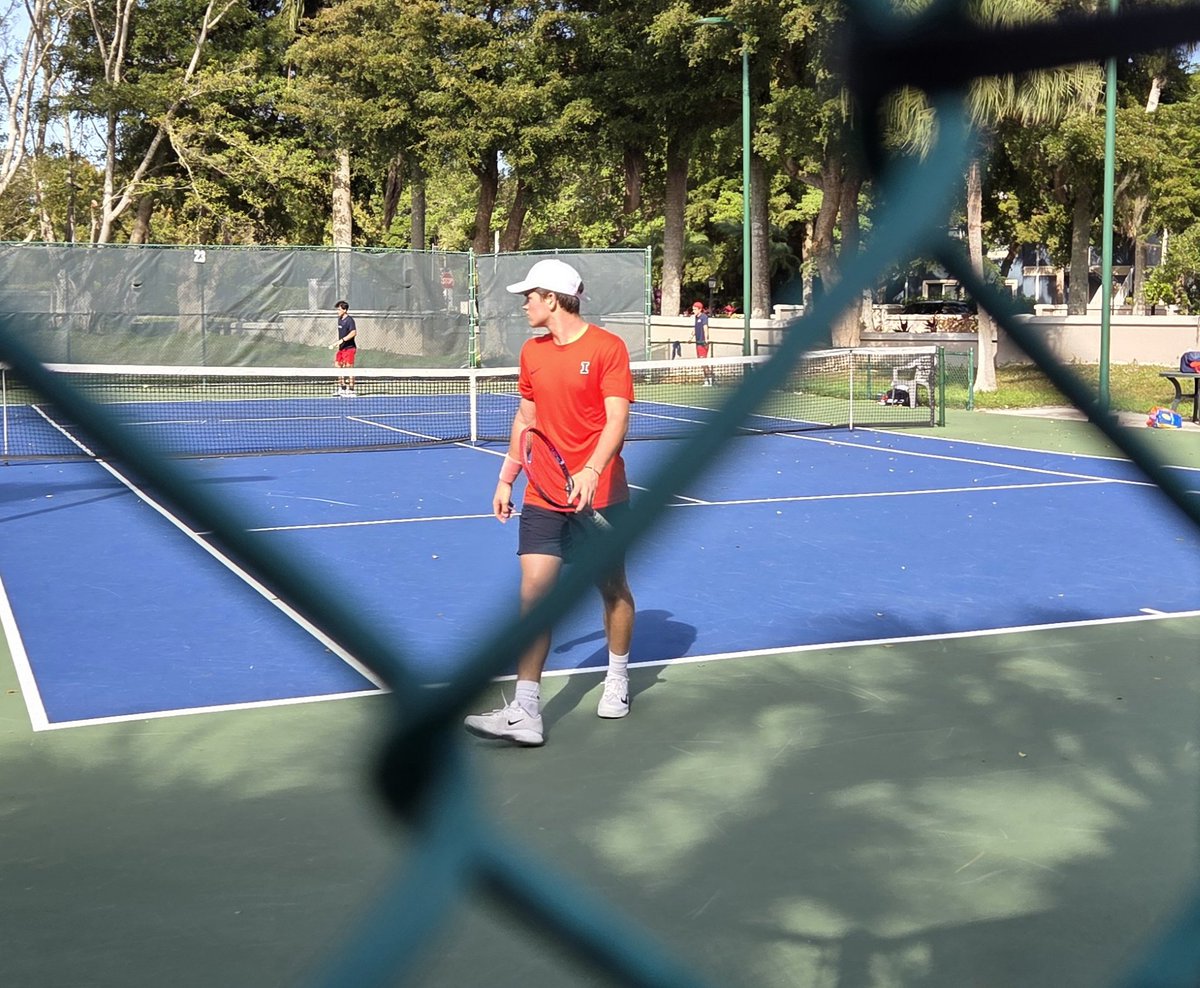 Strackman_APUSH's tweet image. I bleed Orange &amp;amp; Blue #Illini; and when I heard the @IlliniMTennis team was in Boca Raton, of course I'm there to cheer them on. Met Coach @dancerbrad...super nice guy!