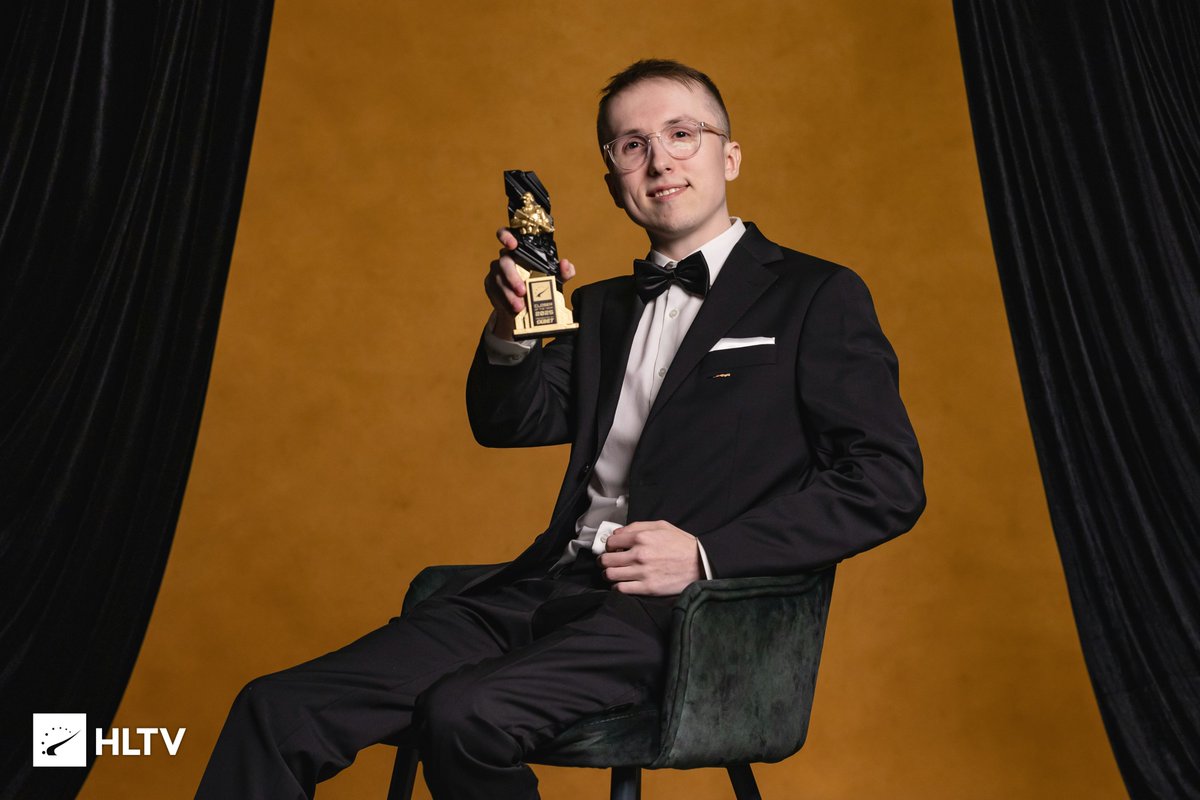 VitalityReport's tweet image. What a night for bee'z 🐝! 

Opener : Flamez 🥈
Closer : Ropz 🥇
Anchor : Mezzi 🥇
AWPer : Zywoo 🥇
IGL : Apex 🥇
Coach : XTQZZZ 🥇
Highlight : Ropz 🥉
CS2 Team : Team Vitality 🥇
Player : Zywoo 🥇/ Ropz 🥉

#VITWIN