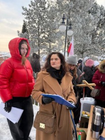 Propeertys's tweet image. Jest zawiadomienie do prokuratury wobec PiS idiotki która dopuściła się czynu zabronionego wobec nauczycielki