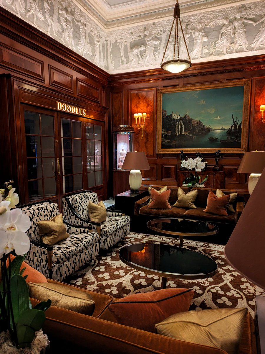 Our wonderful lunch to mark the start of the the New Year. A bit late, but enjoyable all the same. Always special @thesavoylondon. Happy New Year Wishes to one and all. 🎉🥂🥳. Here's to a happy, healthy and busy 2026.