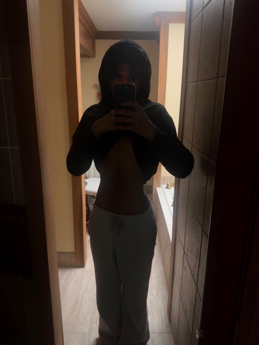 afterhrs_67's tweet photo. what’s your opinion on skinny gays? #mlm #gay #gayteen #dl https://t.co/jXFNsgxWSo