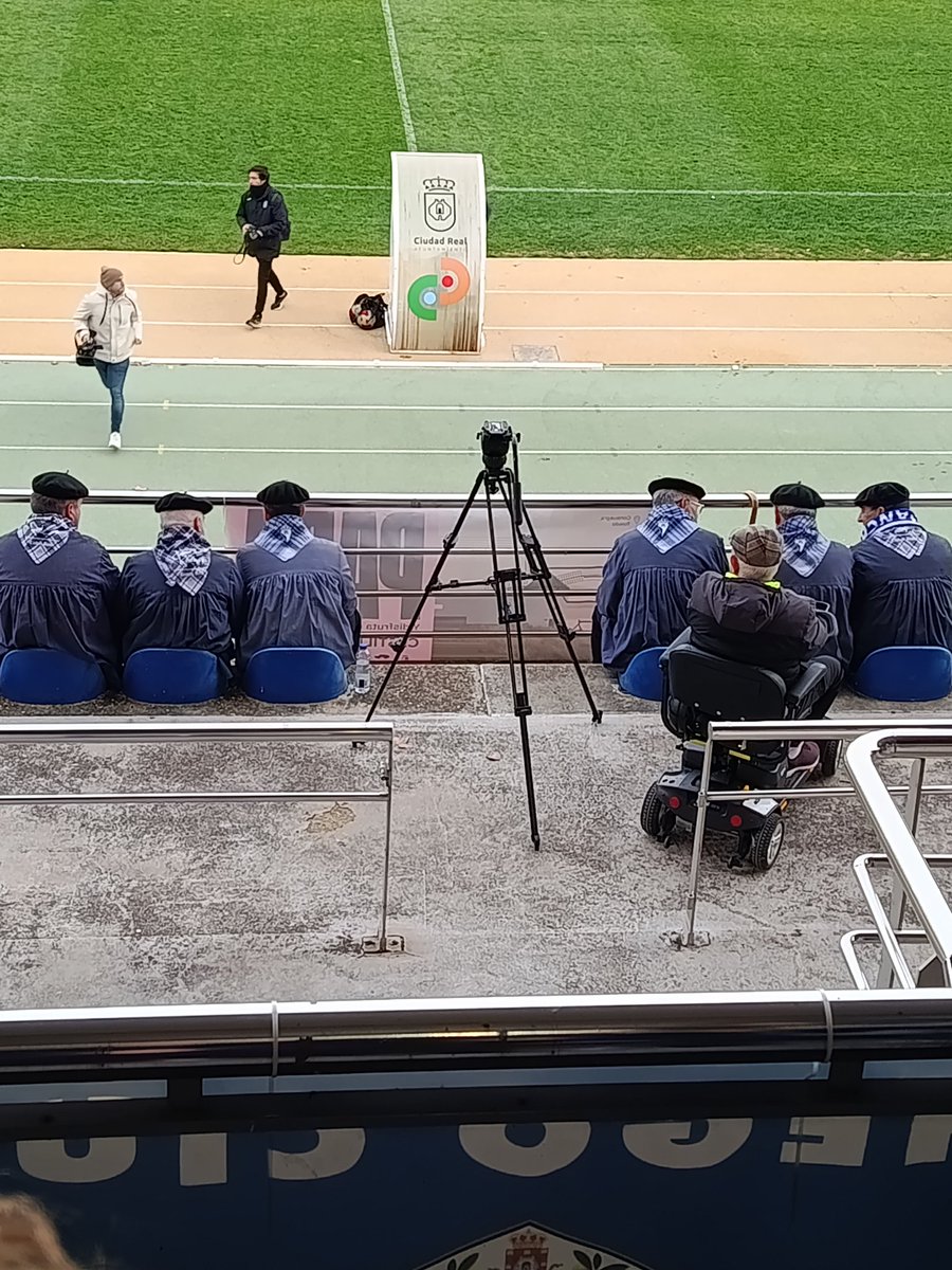 Esta tarde, el <a href="/CDManchegoCReal/">Club Deportivo Manchego</a> ha recibido a la Hermandad de Pandorgos y ha tenido la gentileza de agradecer el trabajo que realizamos en pos de nuestras tradiciones y el agradecimiento por la limoná realizada el día de la presentación del equipo el pasado mes de agosto