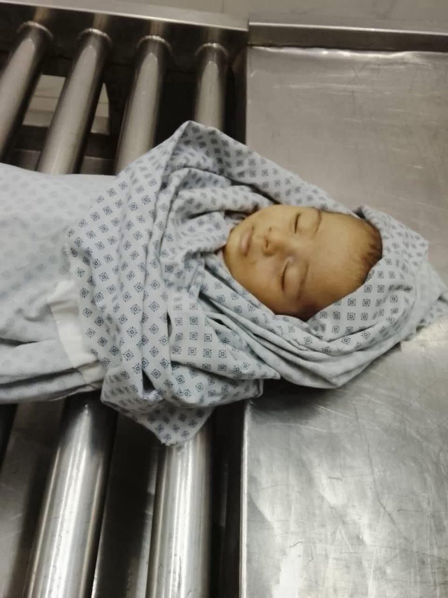 gazanotice's tweet photo. 🚨BREAKING: The third child in 24 hours has died from the freezing cold.

Baby Mohammed Wissam Abu Harbeed (2 months old) passed away after his family was forced to live in tents, their home blown up by Israeli forces and reconstruction blocked under Israel’s siege.