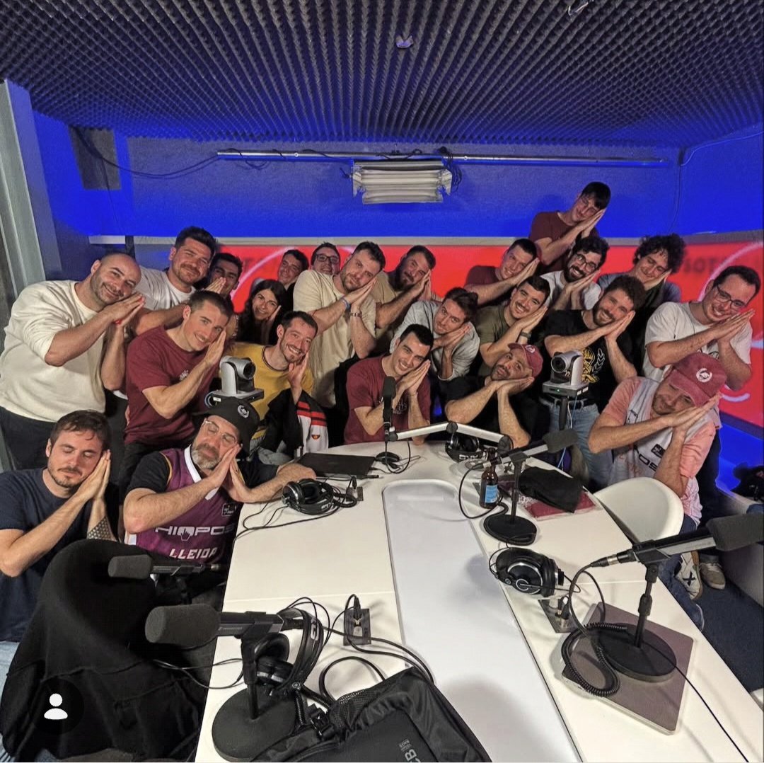 WaldenCore's tweet image. Bona nit @GerardEncuentra 💜