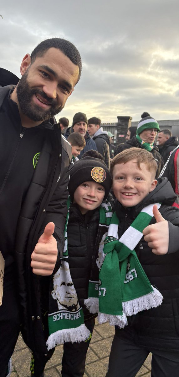 Thanks for stopping for my bhoys today <a href="/cameroncv2/">C.Carter-Vickers</a> u made their weekend haven’t stopped talking about it #classact <a href="/CelticFC/">Celtic Football Club</a>
