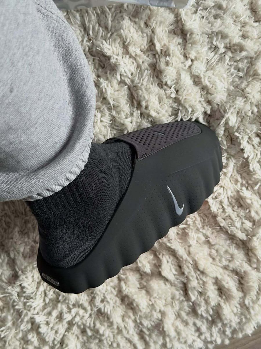 JustFreshKicks's tweet image. Nike really changed the game with these 🧠🤯