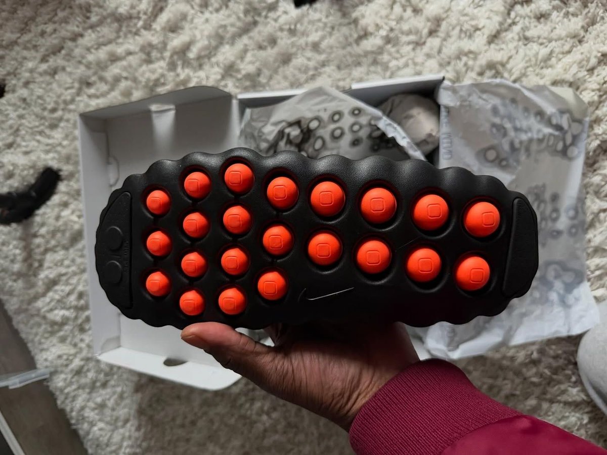 JustFreshKicks's tweet image. Nike really changed the game with these 🧠🤯