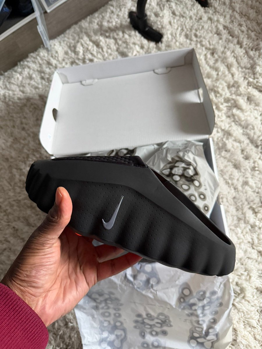 JustFreshKicks's tweet image. Nike really changed the game with these 🧠🤯