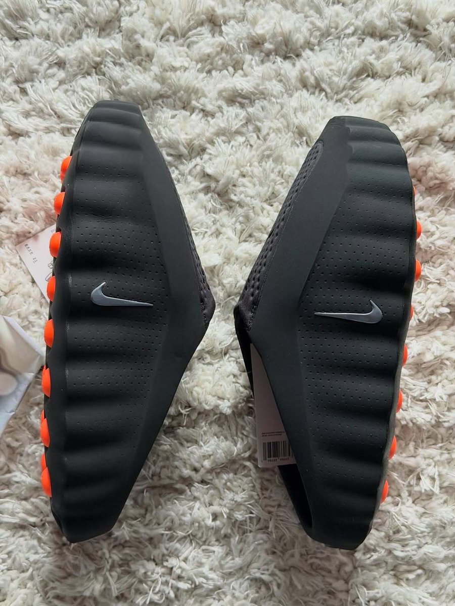 JustFreshKicks's tweet image. Nike really changed the game with these 🧠🤯