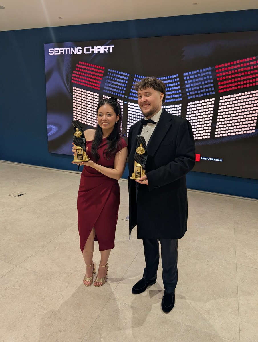 lucyluce_'s tweet image. omg it's the best player of the year and also zywoo