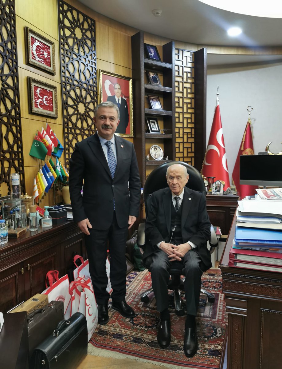 Kamuoyunun malumu olduğu üzere, atanamayan öğretmenlerimizin yaşadığı mağduriyet ve beklentiler daha önce Liderimiz Sayın Devlet Bahçeli Beyefendi tarafından grup toplantısında açık ve net şekilde dile getirilmiştir.

Bu süreçte, öğretmenlerimizden gelen yoğun talep ve mesajlar