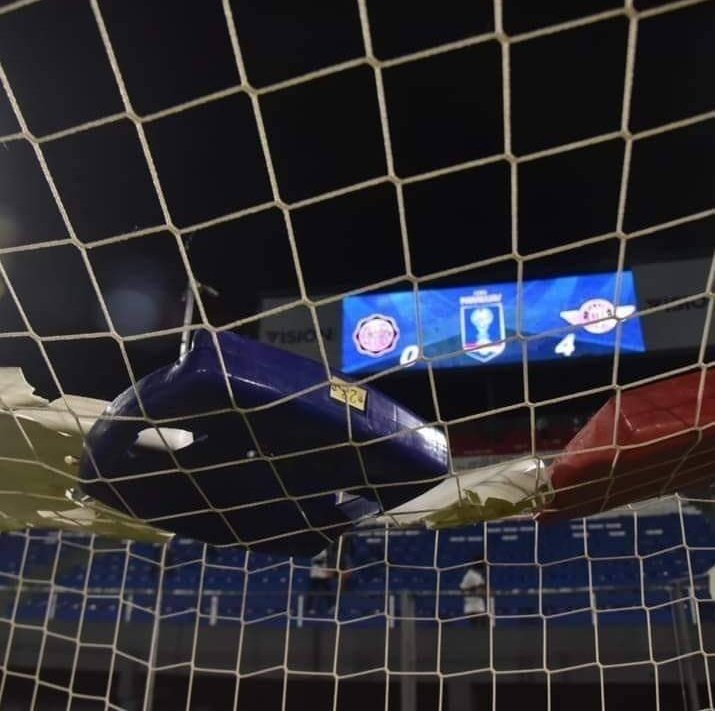 No solamente en un amistoso les da ansiedad, tambien por copa py.. se comieron 4, suspendieron y no salieron a jugar el 2do tiempo 🤣