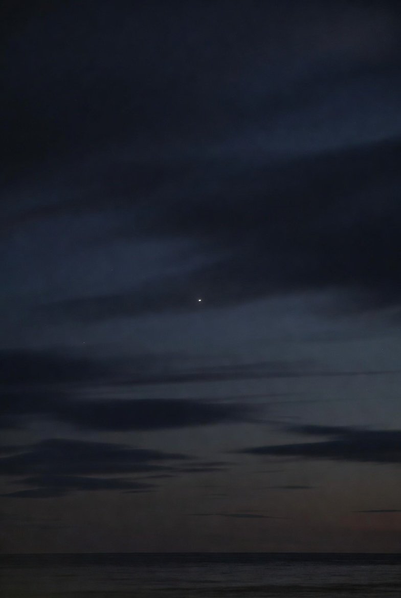 voidserenity's tweet image. Let the day dissolve.
Less holding on, more release.
Serenity waits in the silence.
Sleep well. 🌙🌑