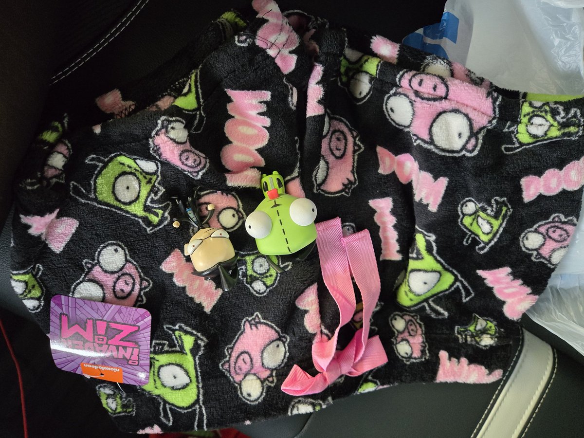ghostspawncy's tweet image. GIR SHORTS FROM 5 BELOW AAAAAA YAY