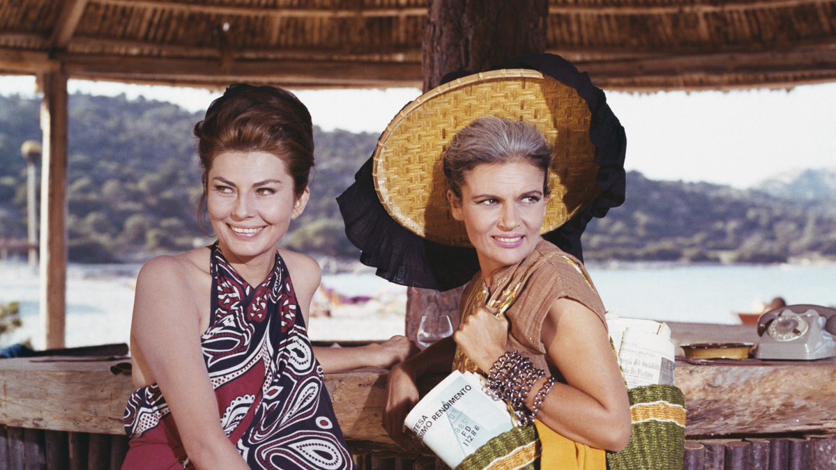 DrCaseyBabb's tweet image. These photos weren't taken in Paris, LA, or New York – they were taken in Iran. This – a return to normalcy – is what the people are fighting for. Many may have forgotten what Iran once was – but those dying in the streets sure as hell haven't. 

We are with you. Keep going.