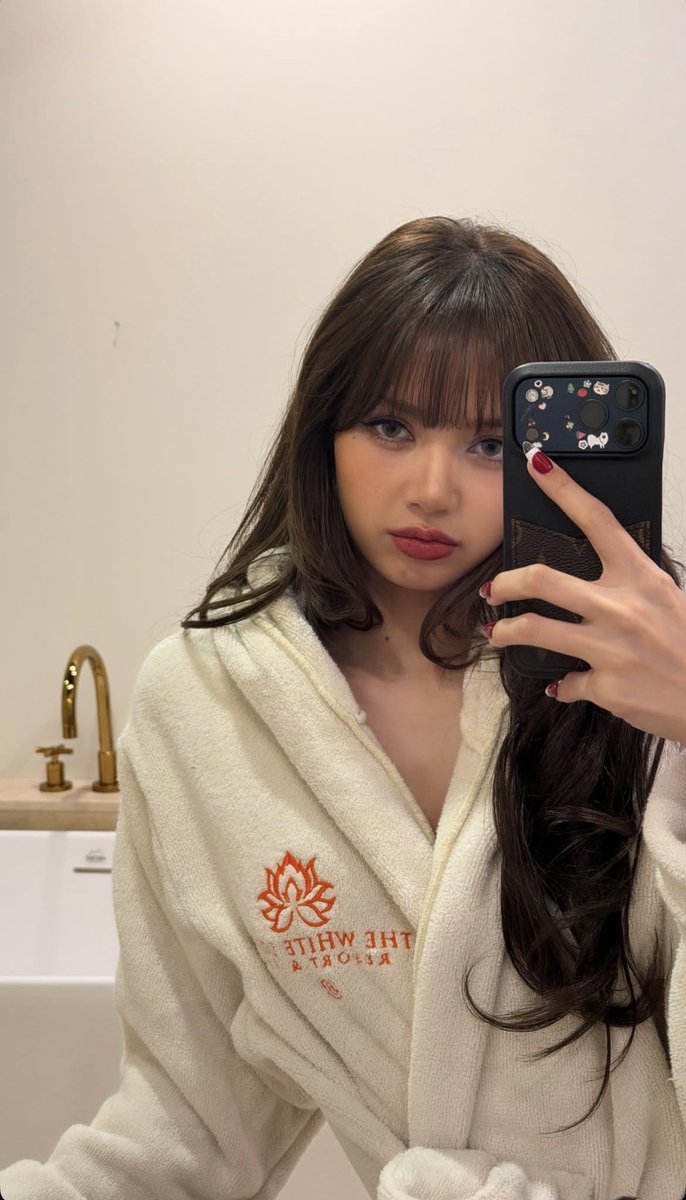 LISANATIONS_'s tweet image. #LISA’s IG stories