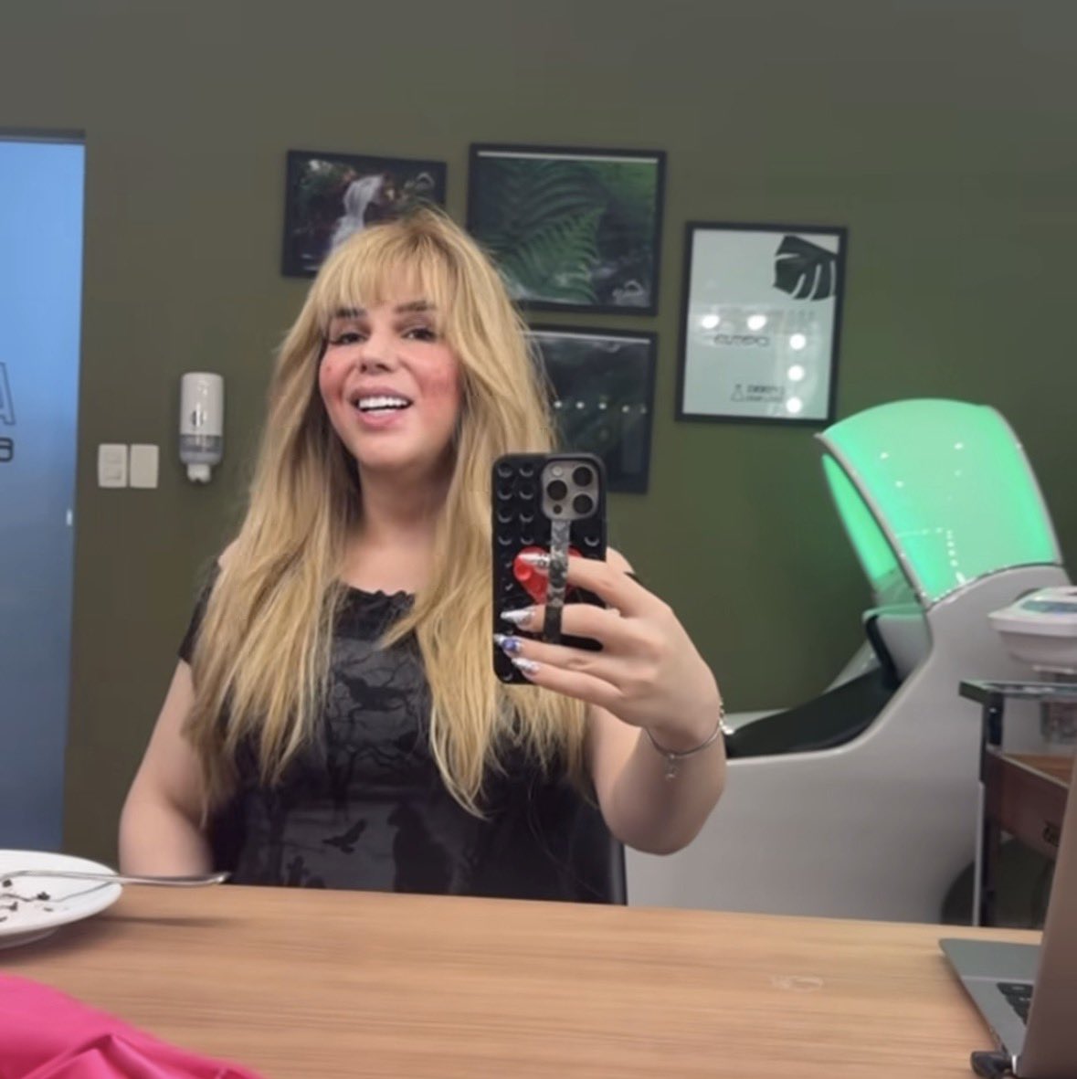 wwbrasil_'s tweet image. 🚨VISUAL: Wanessa Wolf mostra mudança recente e fãs comentam “Canta pra gente Hannah Montana”.