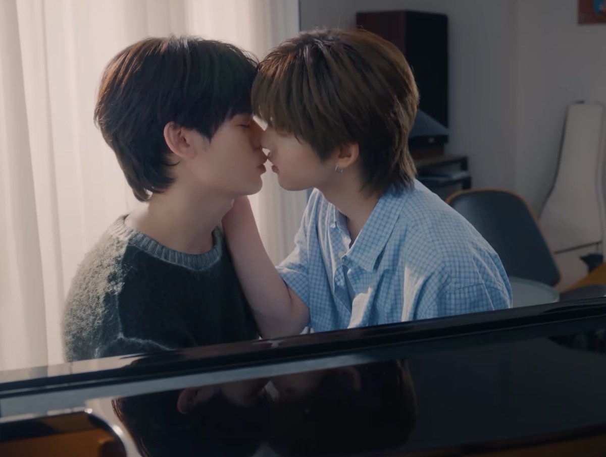 pttpwe's tweet image. I just realized something this video was after the kiss scene idk what i have to do with this info but it gives me hop 

TRAILER DUANG WITH YOU 
#ตัวอย่างด้วงกับเธอ