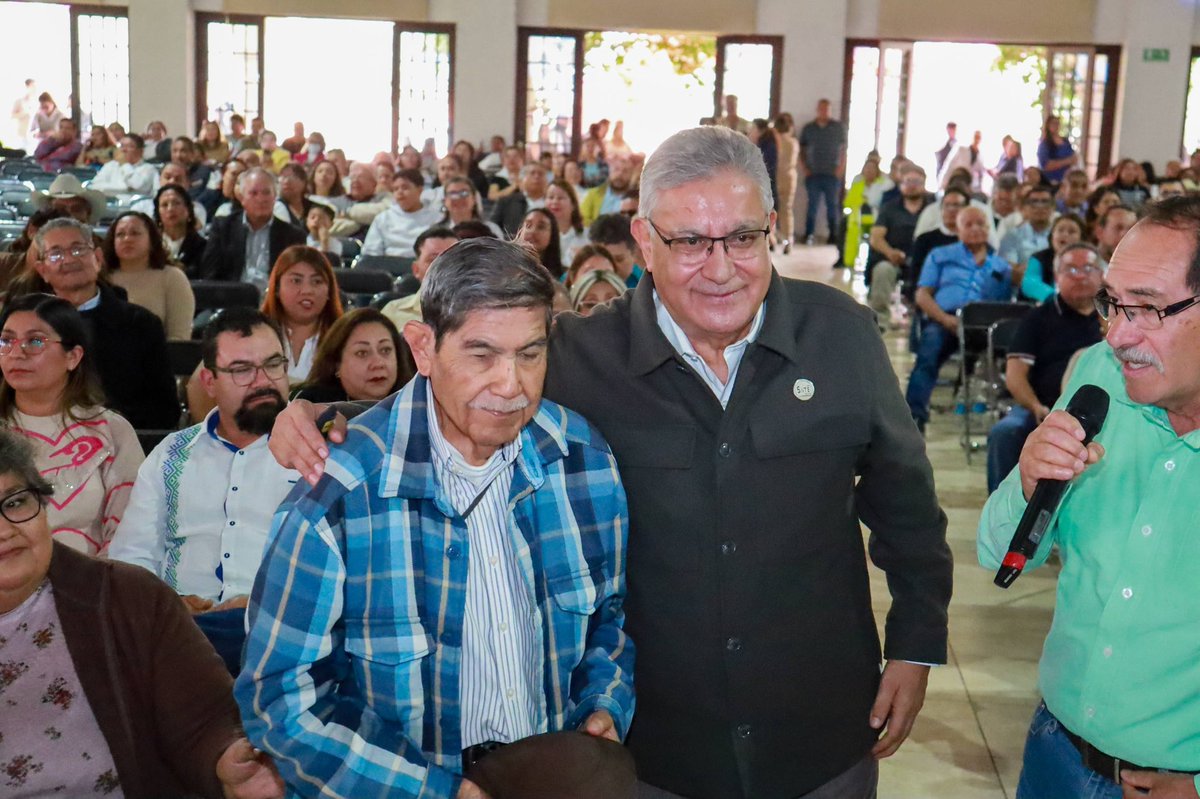 Mi reconocimiento y felicitación al Secretario General de la Sección 45, Mtro. Juan Rigoberto Macias, por su liderazgo y la conducción firme de la organización sindical.

La unidad del magisterio es nuestra mayor fortaleza.

¡Enhorabuena, compañeras y compañeros! 🙌🏽  (2/2)