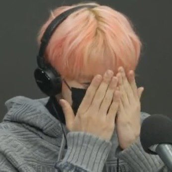 simikeus's tweet image. NOTHING IS EVERRRR FUNNYYYY!!!!! I LOVE HIM SO MUCH 💔💔💔💔