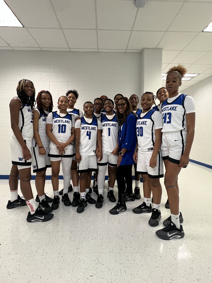 HollywoodRaven's tweet image. What better way to give back to my high school alma mater than gifting them the A’Ones! Huge thanks to @_ajawilson22 for helping me do something meaningful for them. @GirlsWestlake 

Westlake, Westlake, Westlake!!!!