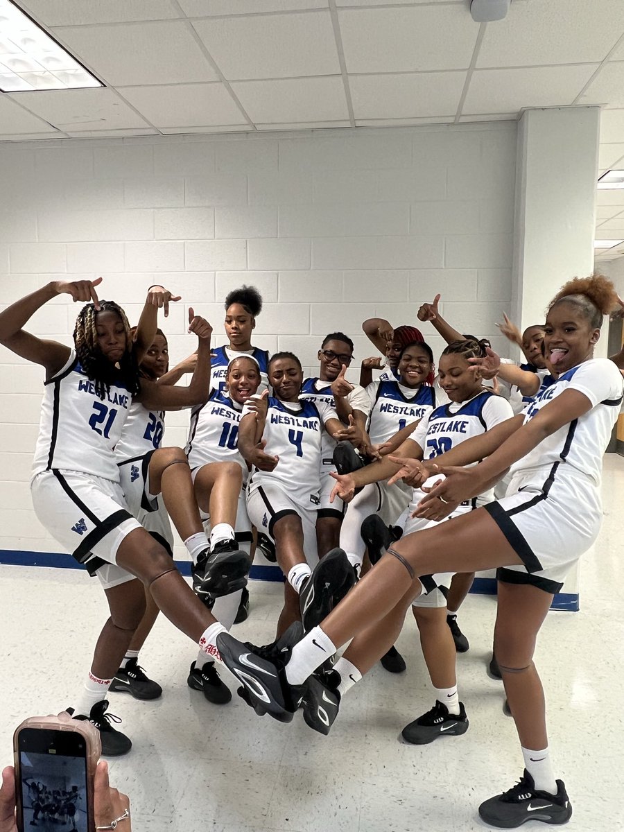 HollywoodRaven's tweet image. What better way to give back to my high school alma mater than gifting them the A’Ones! Huge thanks to @_ajawilson22 for helping me do something meaningful for them. @GirlsWestlake 

Westlake, Westlake, Westlake!!!!