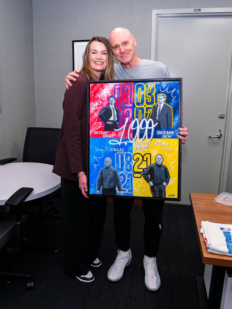 Lindsay Huff, Jay Huff's wife, made a special painting for Coach Carlisle to celebrate his 1,000th career win and surprised him with it before tonight's game 💙