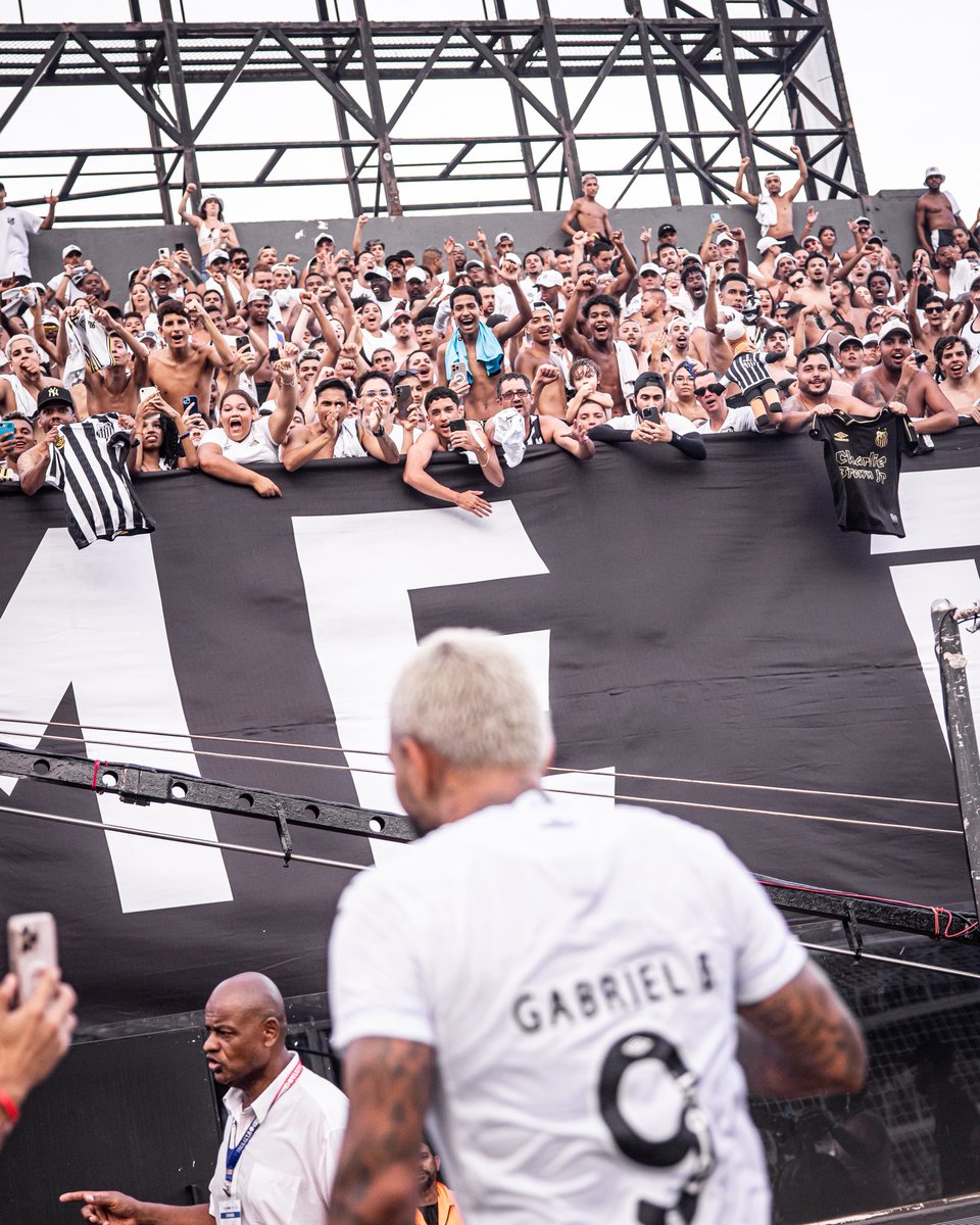 gabigol's tweet image. Como tudo deve ser 🤍🖤