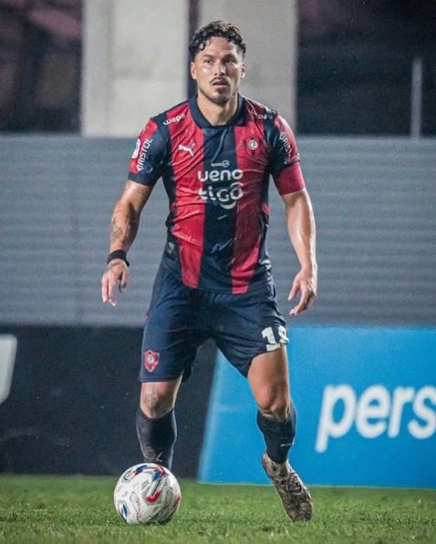 APUNTO LOS DOS ✍️✅
Bruno Valdez y Teo Arce estarían apunto de bloquear a Emilio Daher para que deje de llamar a intentar ofrecerles un contrato. 
Horas clave ⏳…..