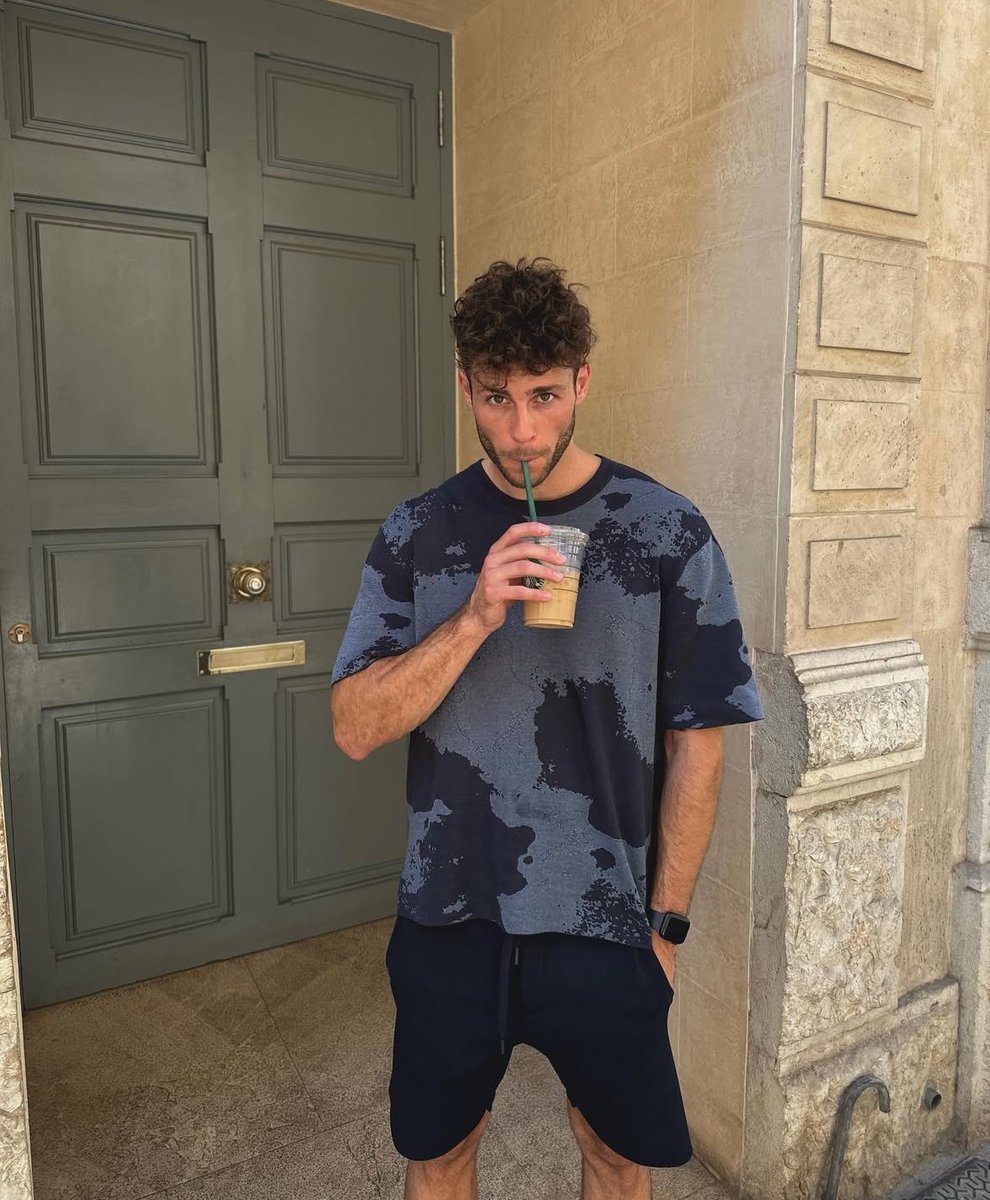 SebassRodrigz's tweet image. 彡 Este sábado era merecedor de iced cafecito.🥤

⠀⠀⠀⠀ ⠀