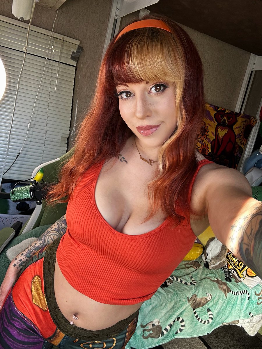 leemaleestream's tweet image. Happy Saturday! Come jump in some jackbox games 🧡
Live now -&amp;gt; twitch.tv/missleemalee 
#jackbox #redhead #streamer