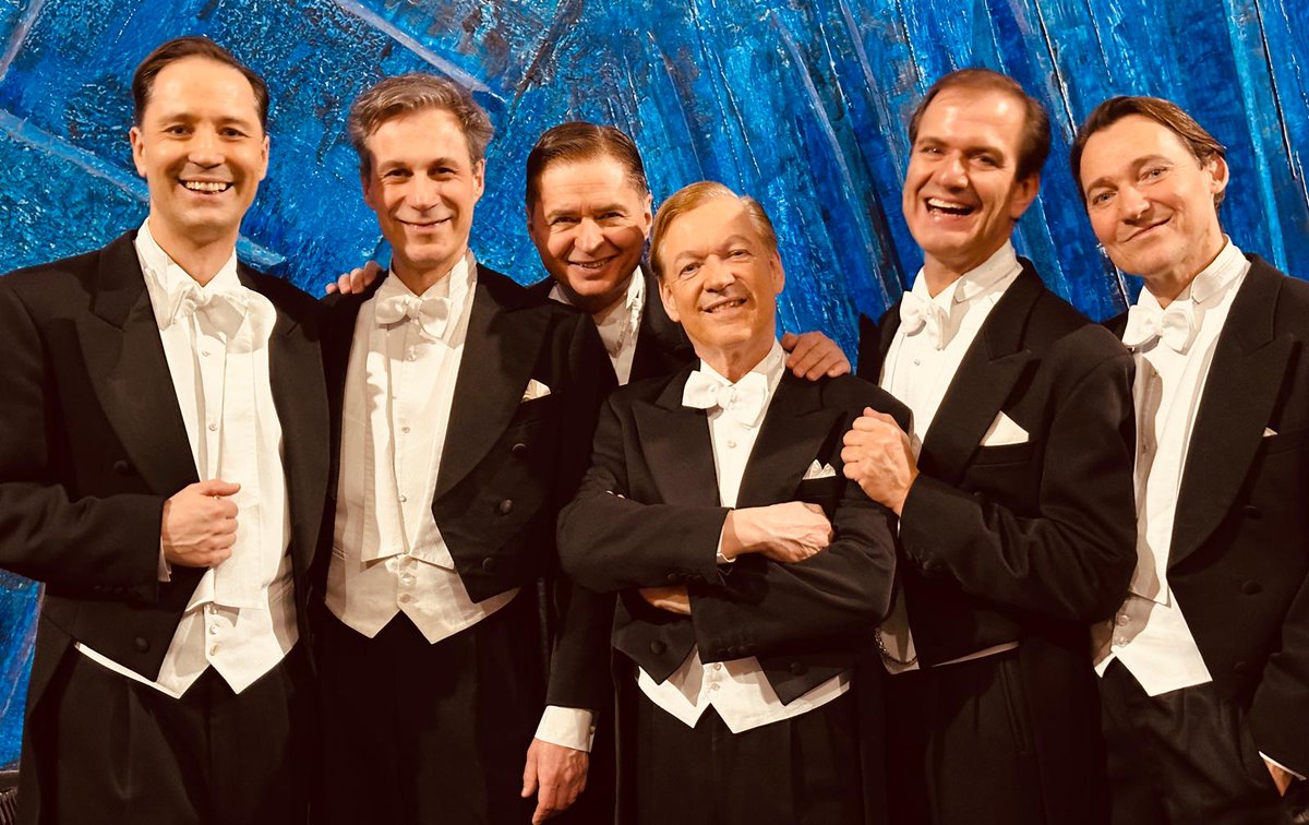 BCHarmonists's tweet photo. Gestern in Ludwigsburg, Dienstag sind wir in Bad Homburg... https://t.co/Jb1tZvFsSU