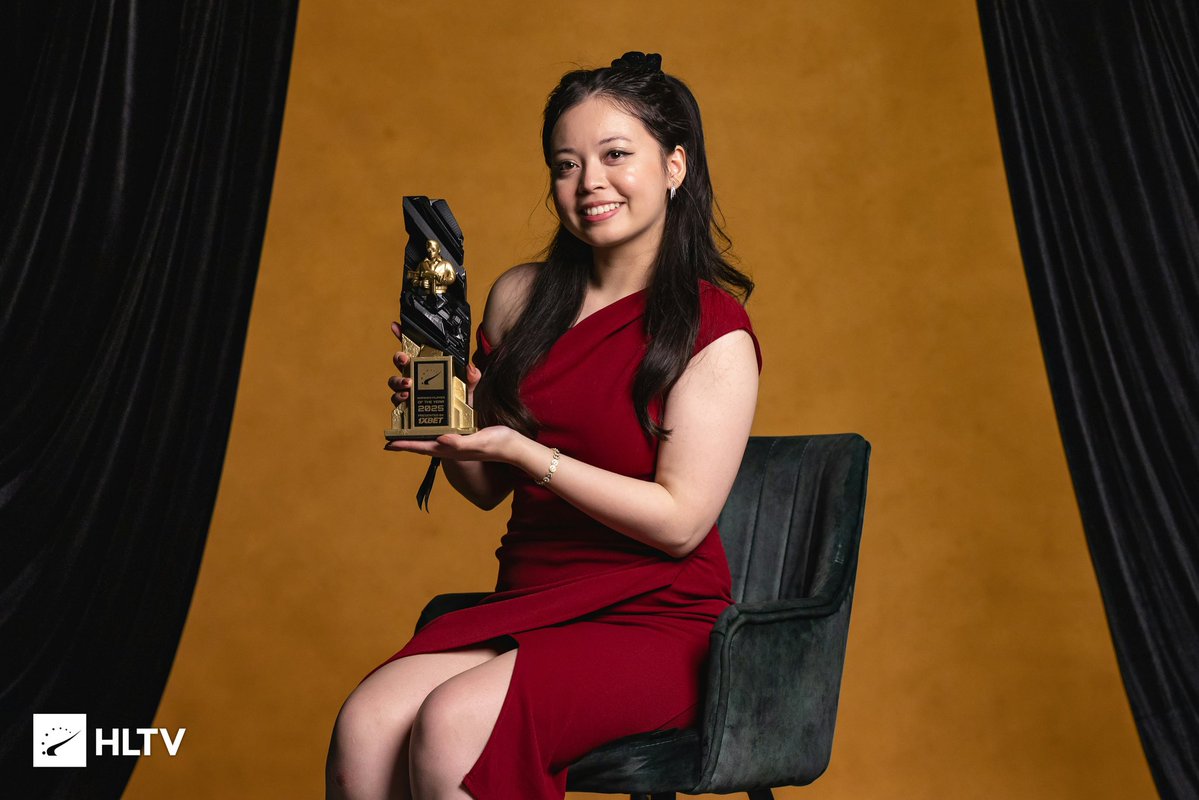 astramcs's tweet image. FINALLY DID IT!!! 
WOMEN’S TEAM AND PLAYER OF THE YEAR ❤️❤️❤️